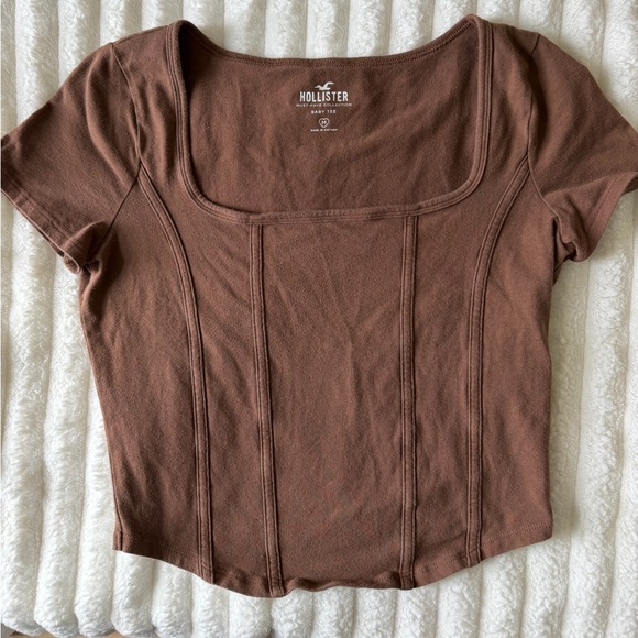 Hollister Tops - Hollister Women's Scoop Neck Brown Baby Tee